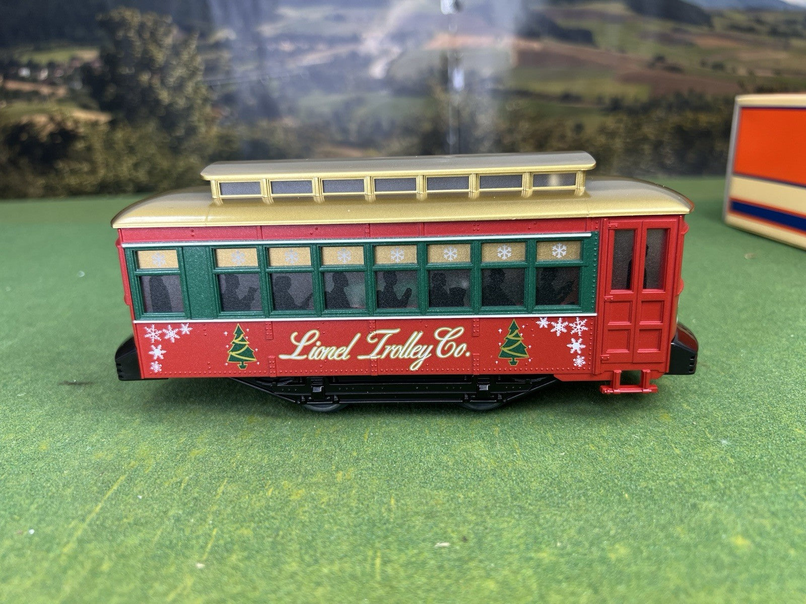 LIONEL 6-28418 CHRISTMAS TROLLEY, O GAUGE, INTERIOR LIGHTING, LIONEL - KOEEK