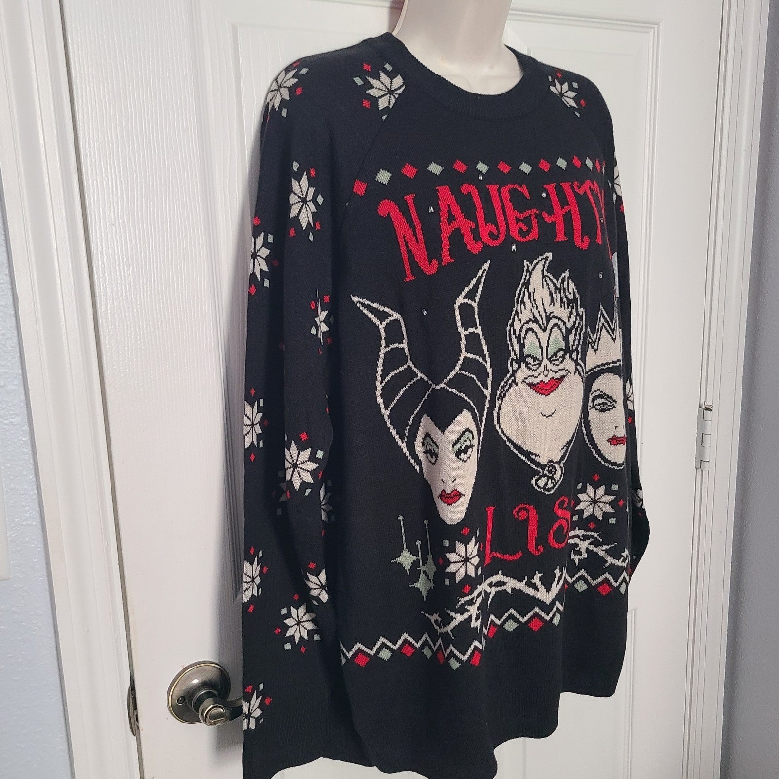 Disney Christmas Sweater Villains Naughty Black Crewneck Malificent L  Lights DISNEY - KOEEK