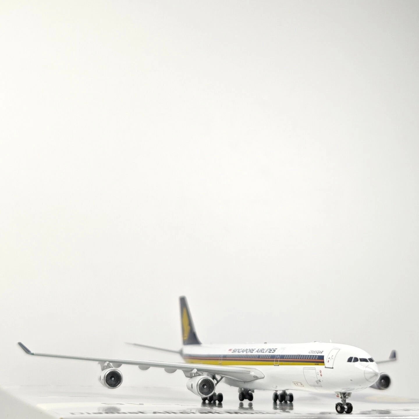 1:400 Singapore Airlines Airbus A380 "9V-SKL" 4646 Alloy Airplane Model 07FC0E-D4 - KOEEK