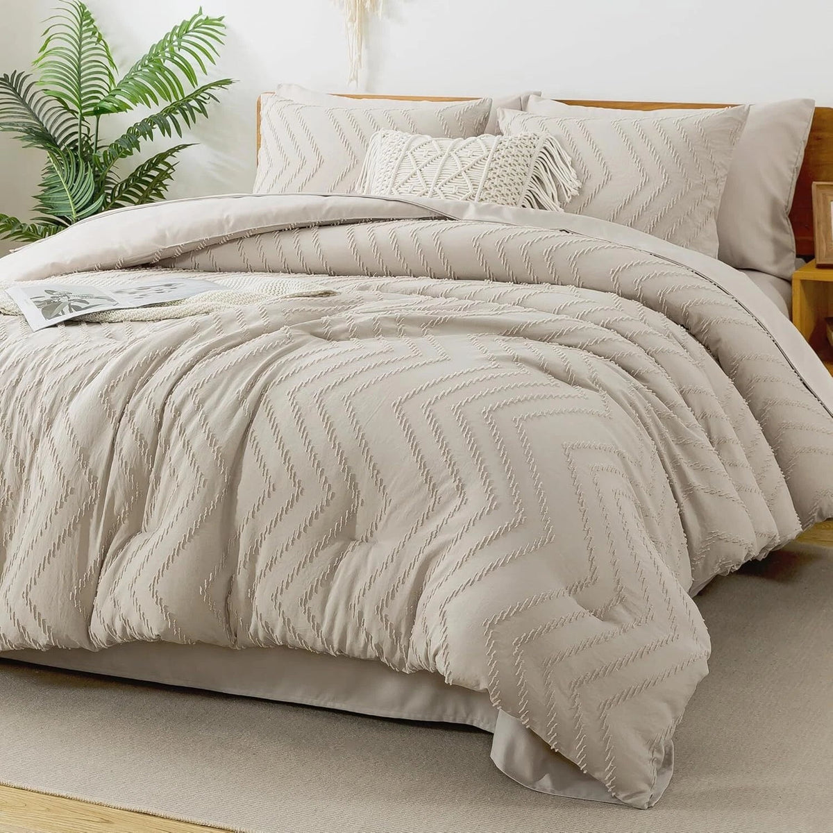 King with Shams Beige Comforter Set - 7 Piece Chevron Tufted Bedding Set 07FC0E-D4 - KOEEK