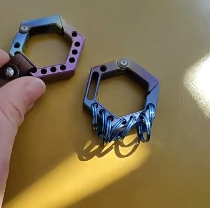 EDC Titanium Hexagon Key chain Carabiner Pendant Outdoor Connectors w/ 5 Rings 07FC0E-D4 - KOEEK