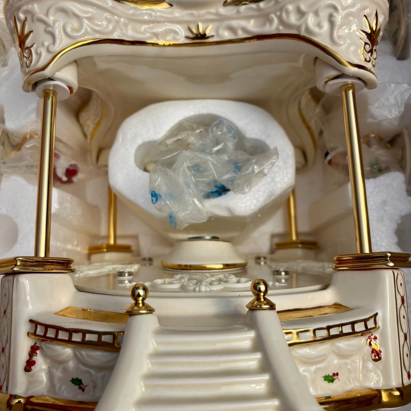 2003 LENOX HOLIDAY Christmas Centerpiece Musical Carousel  Teacup Ride LENOX - KOEEK