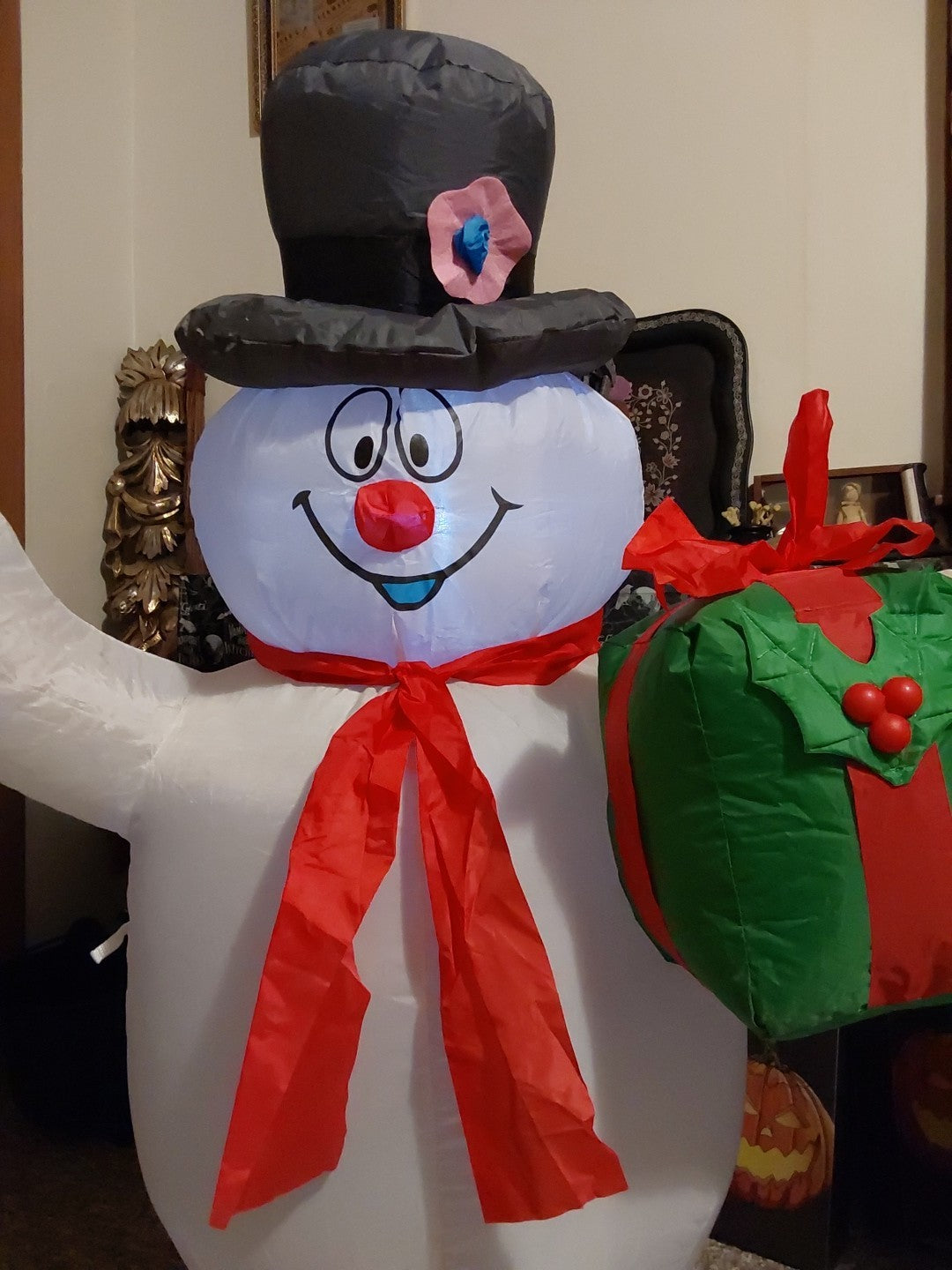 Frosty The Snowman Greeter w/ Xmas Gift Inflatable Airblown Gemmy 3.5ft Light Up GEMMY - KOEEK