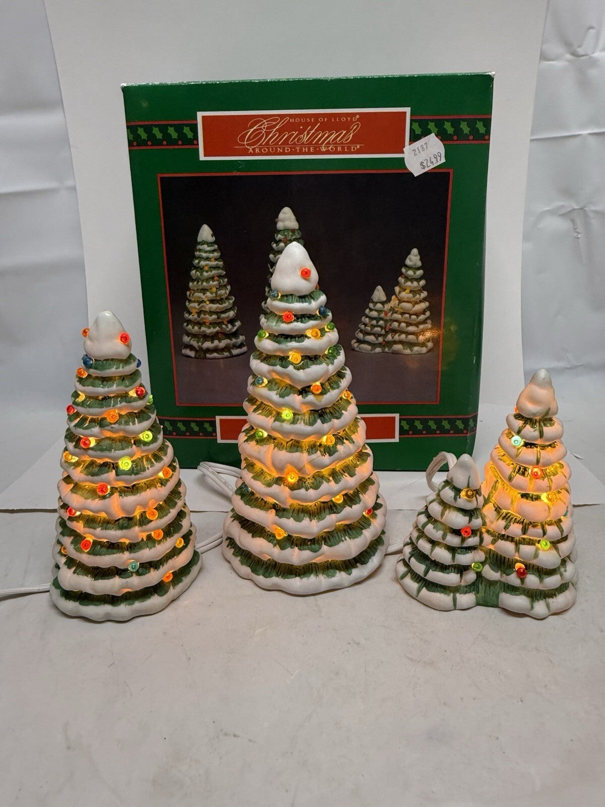 House of Lloyd "Christmas Around the World" Ceramic Lighted Village Trees 541936 HOUSE OF LLOYD - KOEEK
