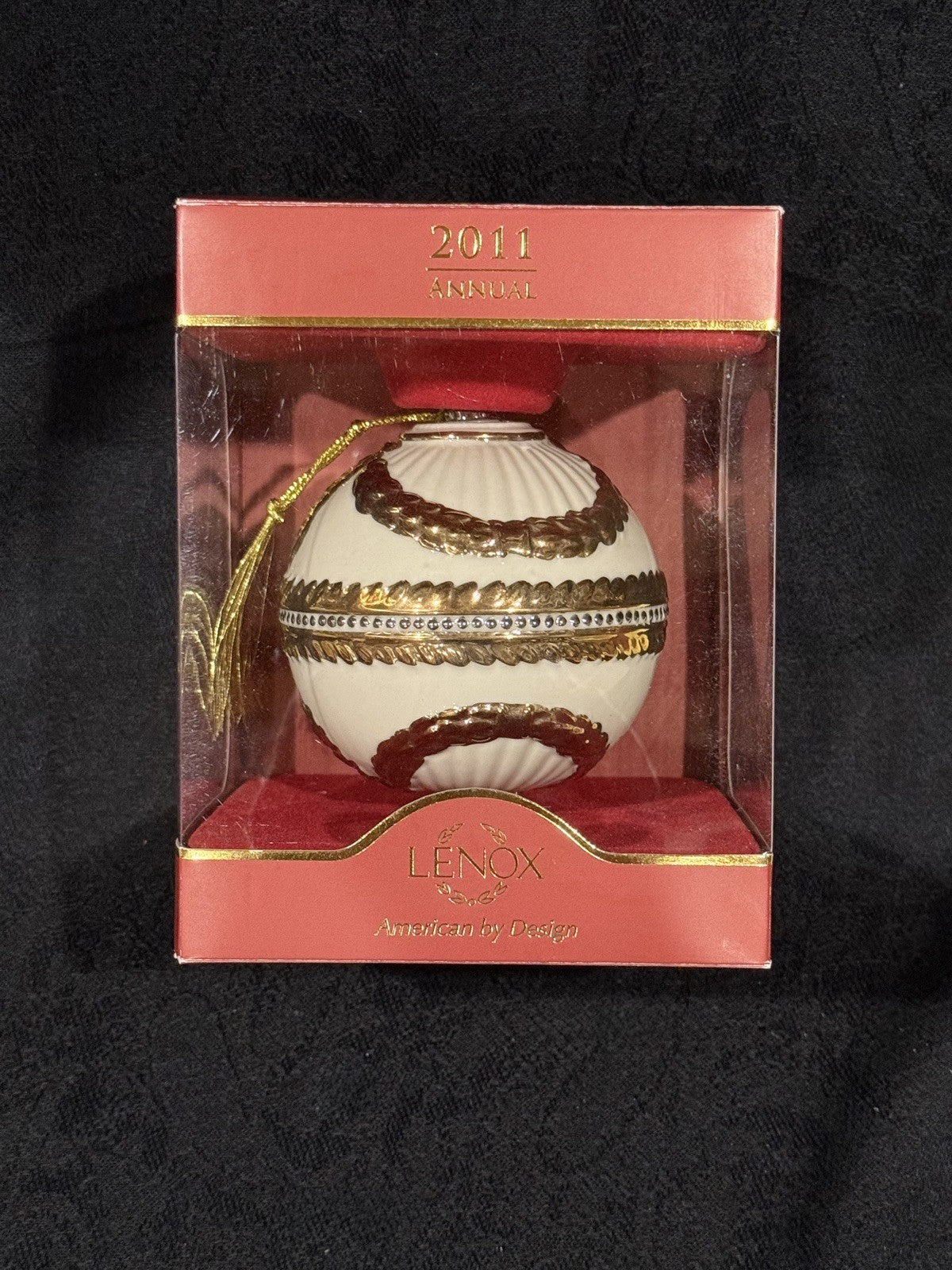 LENOX 2011 Annual Christmas Holiday Ball Ornament Porcelain Gold Garland MINT LENOX - KOEEK