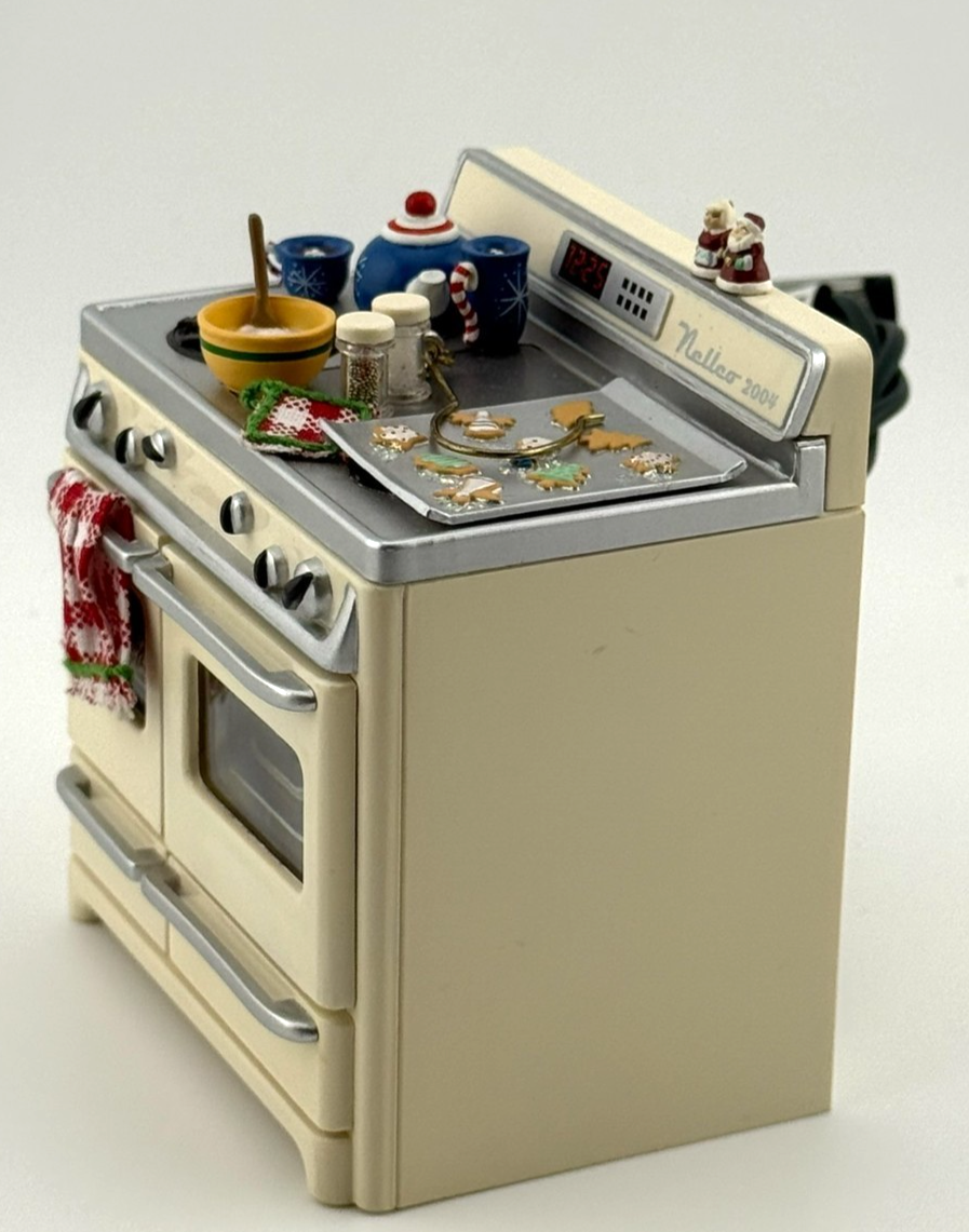 2004 Hallmark Magic Ornament "Christmas Cookies Stove Oven" Light and Fragrance HALLMARK - KOEEK