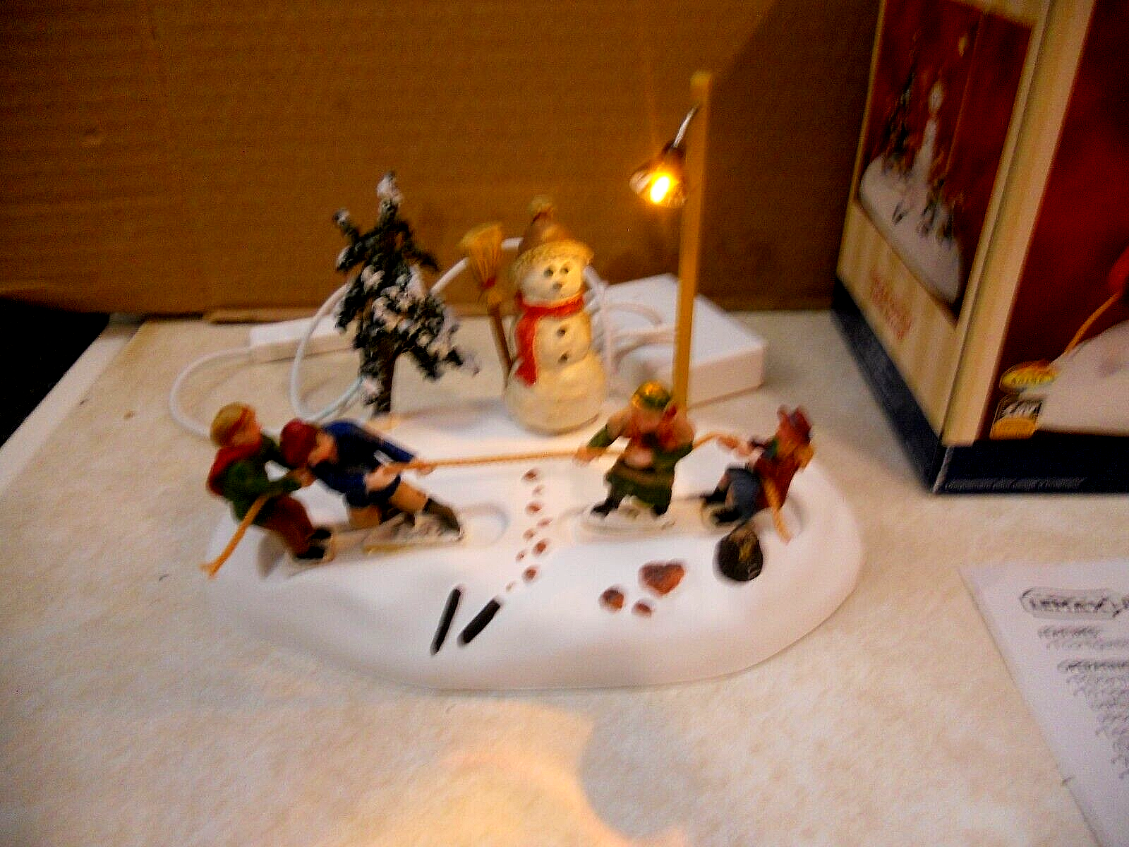 IOB LEMAX 2007 BOYS V GIRLS TABLE ACCENT LIGHTED ANIMATED CHRISTMAS TUG OF WAR LEMAX - KOEEK