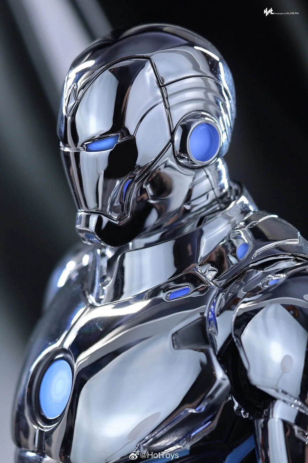 Hot Toys Marvel Comics Superior Iron Man 1/6 Diecast Electroplated Action Figure HOT_TOYS - KOEEK