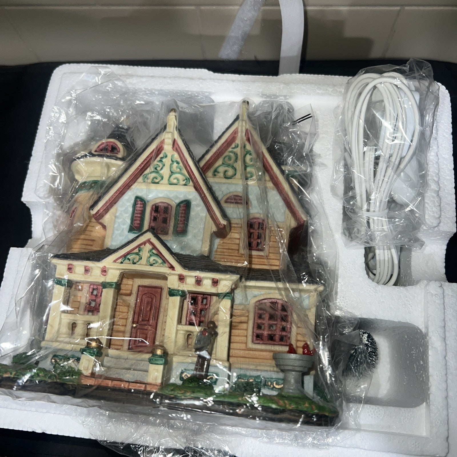 Lemax  HAYES RESIDENCE #95527 Christmas Village Lighted Building RETIRED  Box LEMAX - KOEEK
