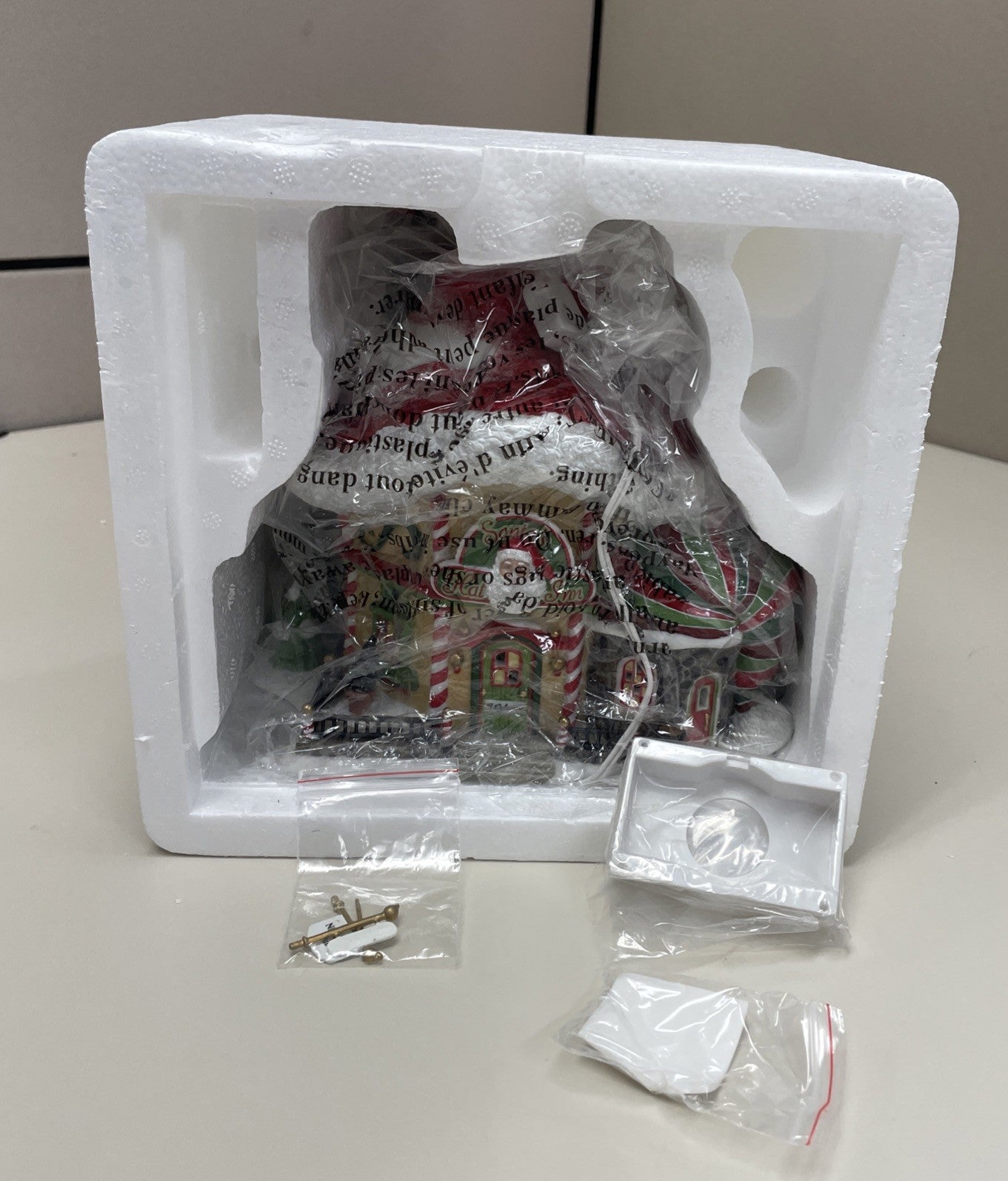 Department 56 56795 Santa’s Hat Inn Christmas Lighted House DEPARTMENT 56 - KOEEK