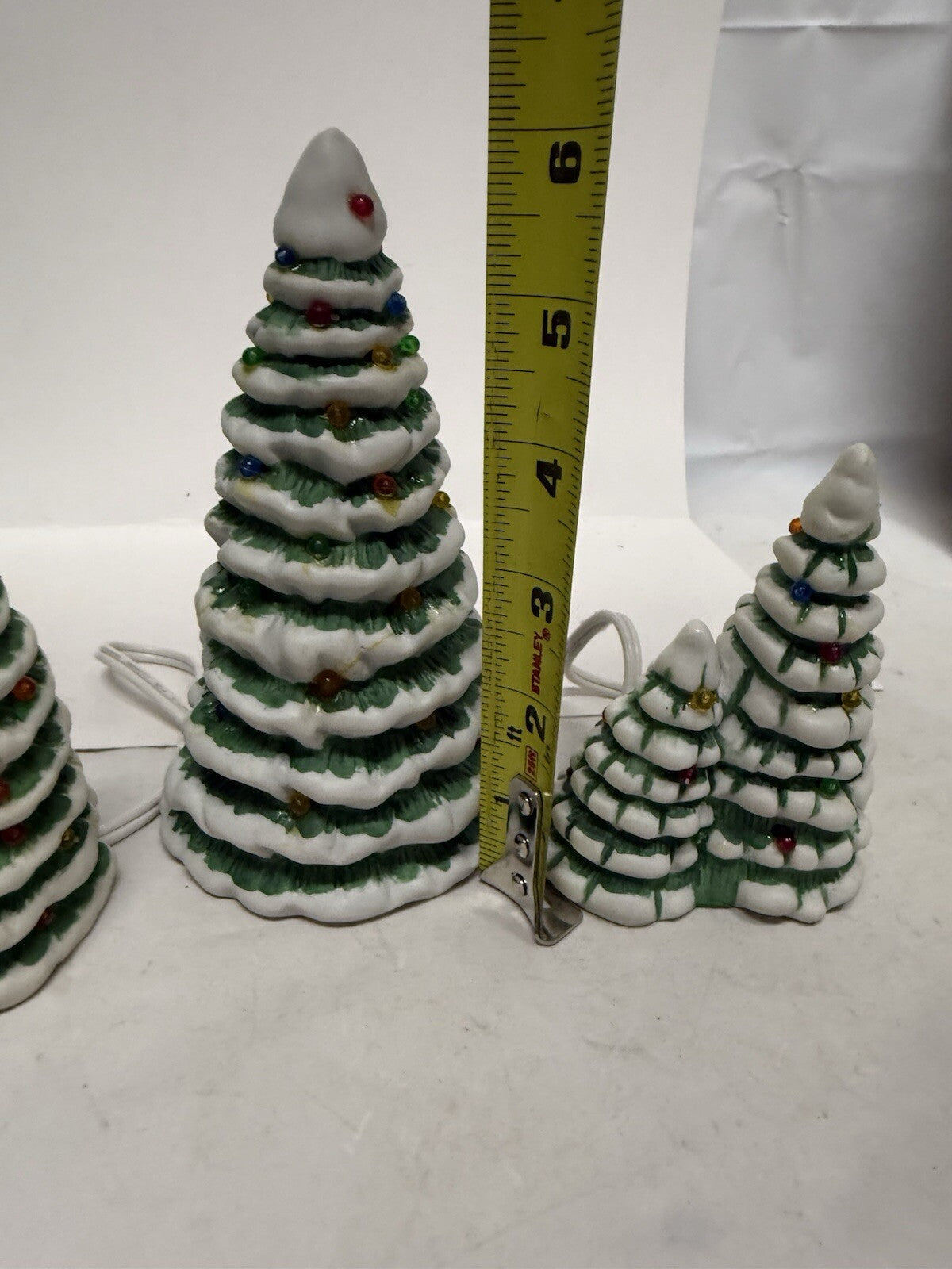 House of Lloyd "Christmas Around the World" Ceramic Lighted Village Trees 541936 HOUSE OF LLOYD - KOEEK