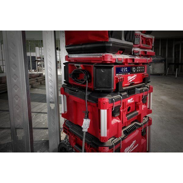 ny Milwaukee Tool 2950-20 M18 Packout Radio + oplader (kun værktøj)