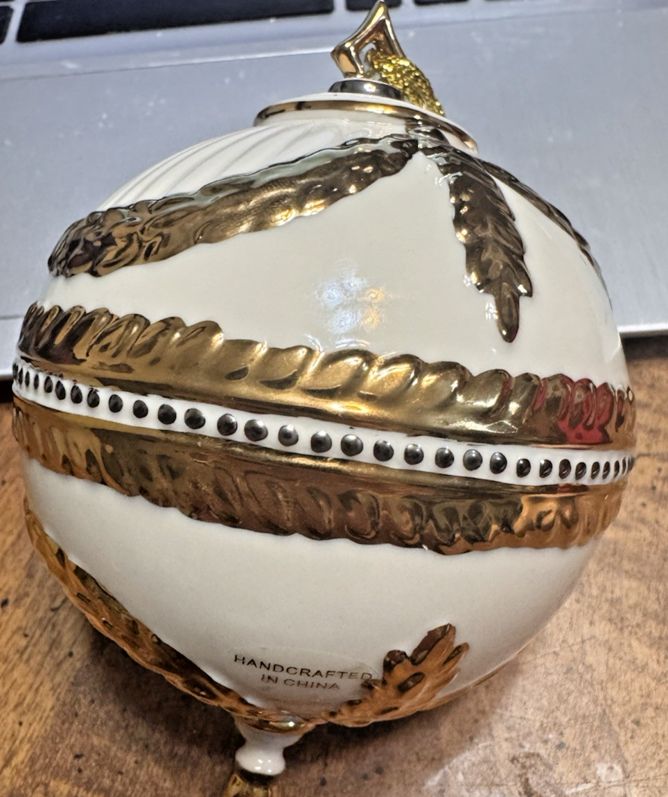 LENOX 2011 Annual Christmas Ball Ornament Porcelain Gold Garland Swag - MINT LENOX - KOEEK