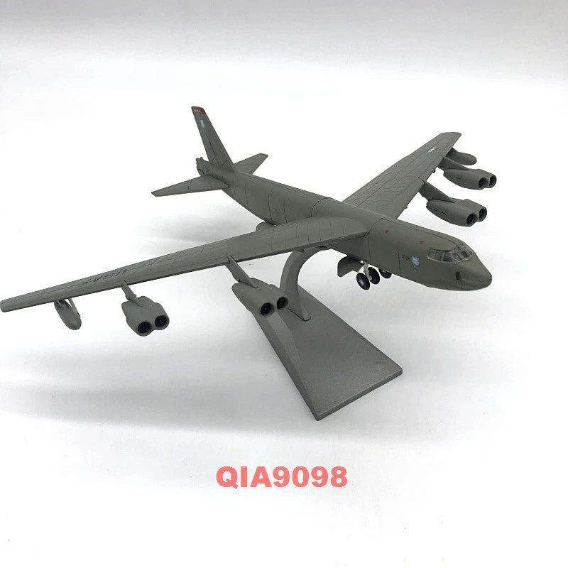 1/200 Scale US Boeing B-52 Strategic Bomber Aircraft Metal + Plastic Model 07FC0E-D4 - KOEEK