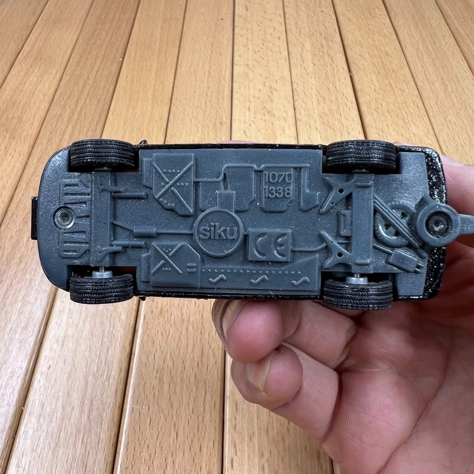 1/64 Volkswagen T4 Van Diecast Model Loose  Van Paint Flaw 07FC0E-D4 - KOEEK