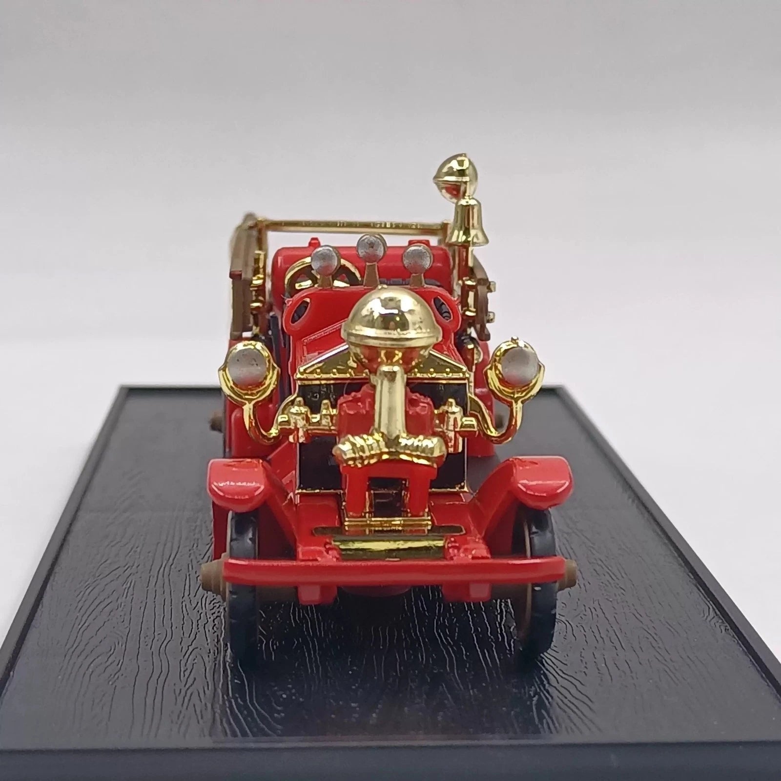 1:64 1924 Ahrens Fox USA Fire Engine Diecast Model Vintage With Display Base 07FC0E-D4 - KOEEK
