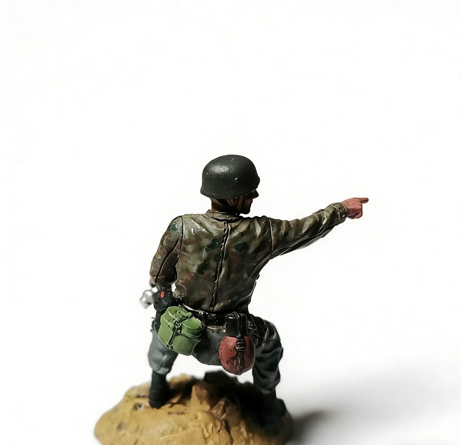 WWII German Grenadier Diorama Figure, Hand-Painted Soft Vinyl, 5.5cm with Base 07FC0E-D4 - KOEEK