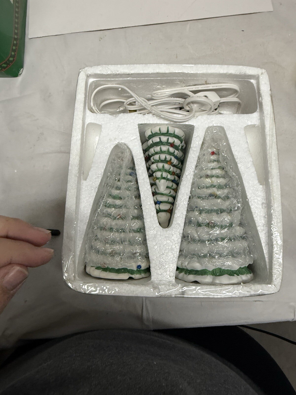 House of Lloyd "Christmas Around the World" Ceramic Lighted Village Trees 541936 HOUSE OF LLOYD - KOEEK