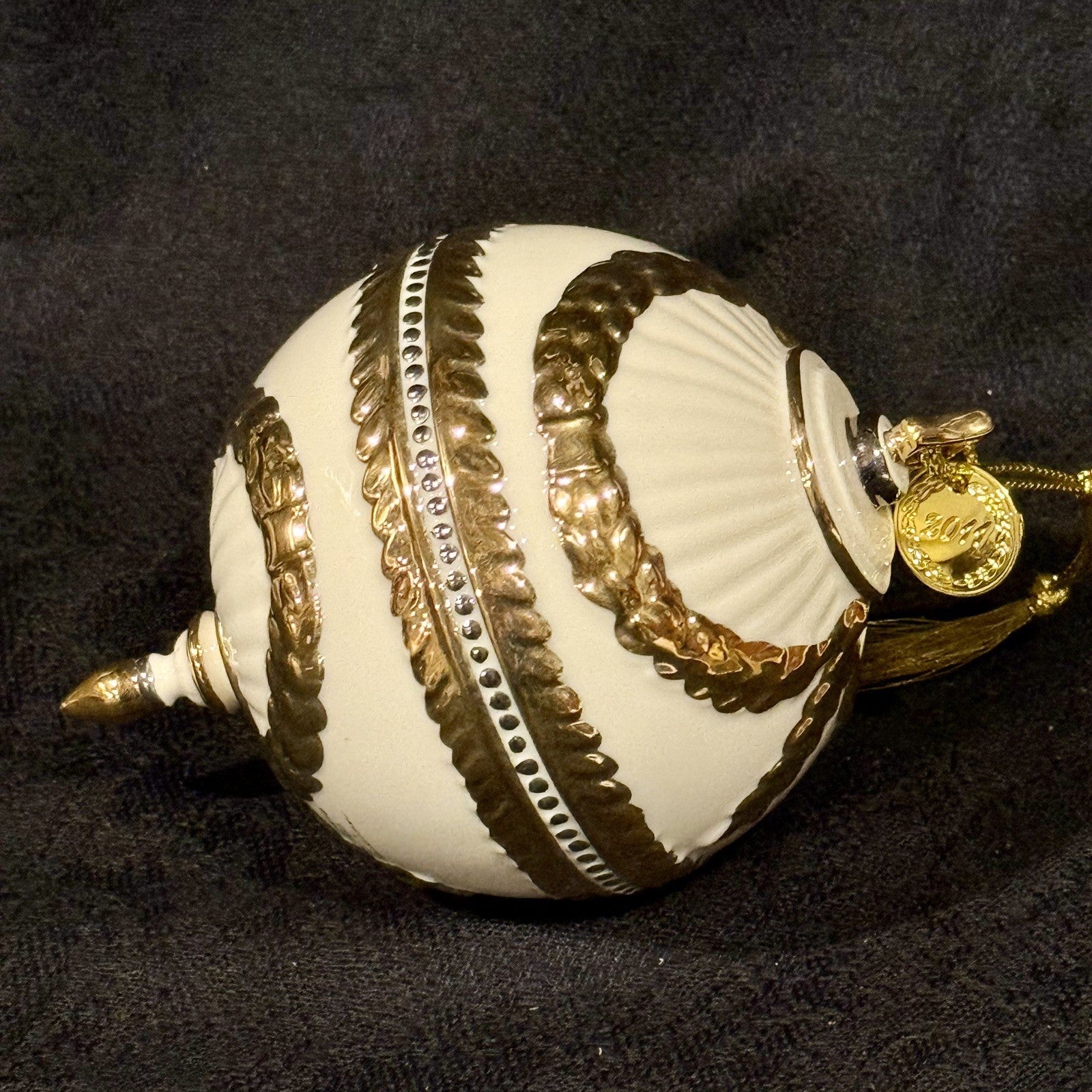 LENOX 2011 Annual Christmas Holiday Ball Ornament Porcelain Gold Garland MINT LENOX - KOEEK
