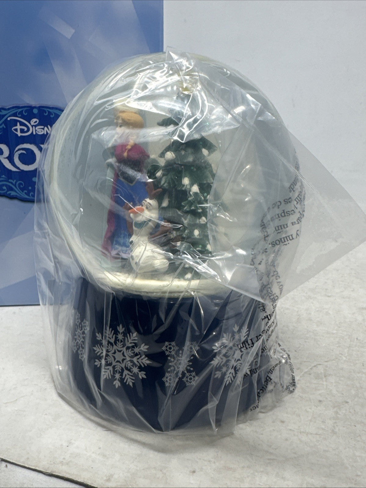 DISNEY FROZEN SNOW GLOBE CHRISTMAS LIGHT UP MUSICAL LET IT GO - 53 DISNEY - KOEEK