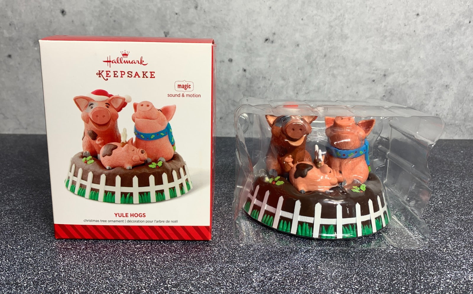 - Hallmark Christmas Ornament YULE HOGS Pigs 2014 Magic Sound & Motion Decor HALLMARK - KOEEK