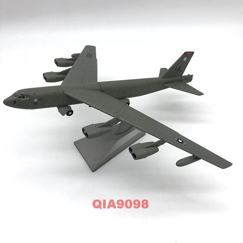1/200 Scale US Boeing B-52 Strategic Bomber Aircraft Metal + Plastic Model 07FC0E-D4 - KOEEK