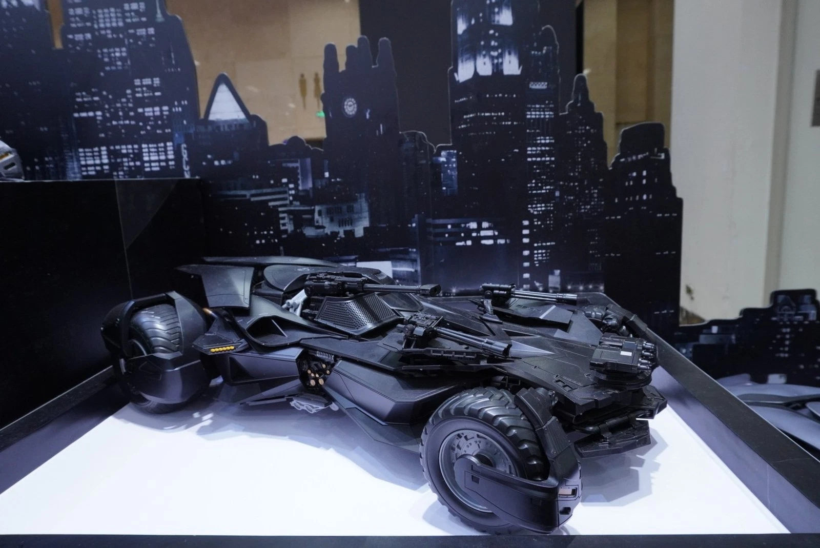Xiwanshe Yuanye Culture BVS Batmobile Justice League Finished Display Model YUANYE_CULTURE - KOEEK