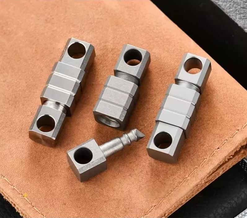 Titanium Alloy Quick Release Swivel Keychain EDC Tool Buckle with Double Keyring 07FC0E-D4 - KOEEK