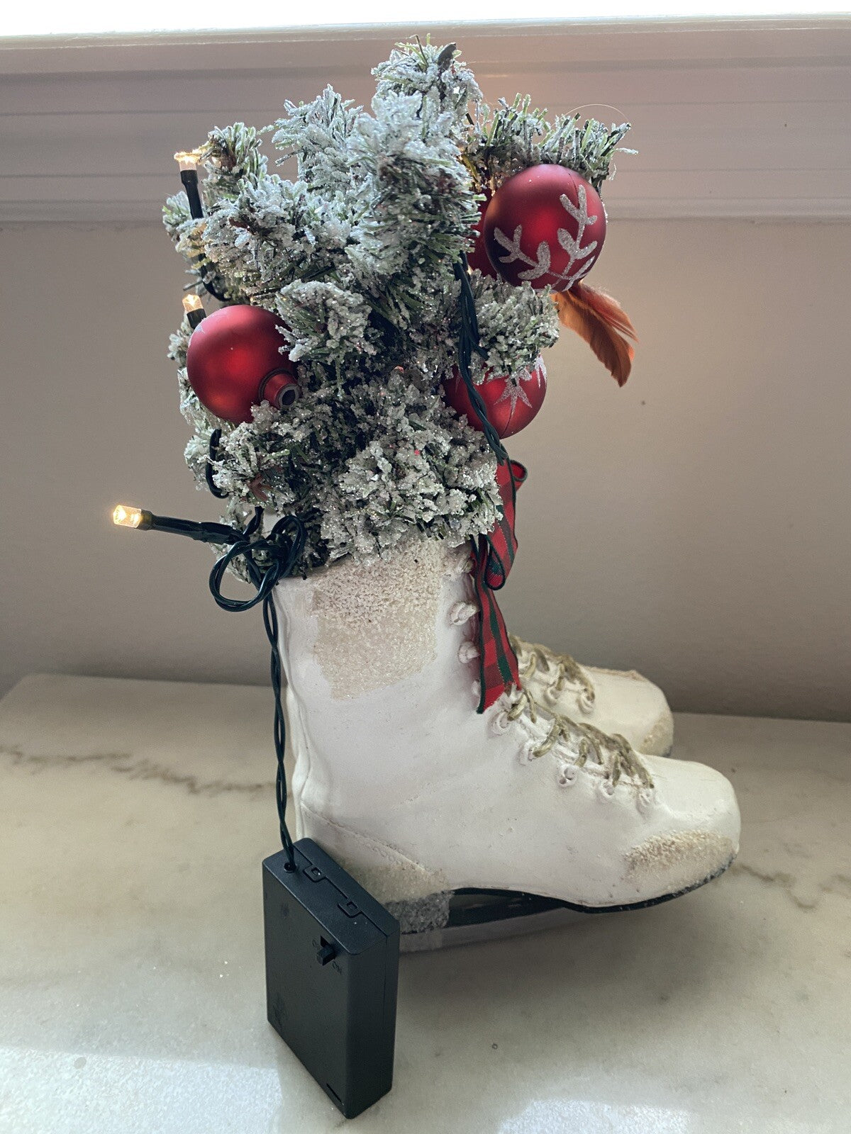 ! HSN Winter Lane Cardinal ICE SKATES FIGURE CHRISTMAS DECOR LIGHTS UP! CARDINAL - KOEEK