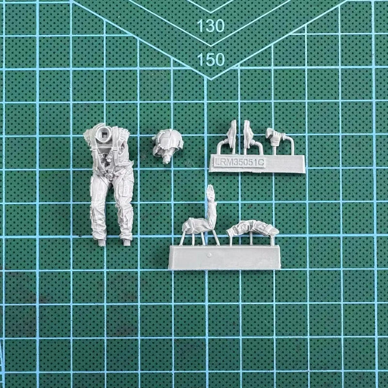 1/35 Resin Model Kit US Army Helicopter Crew 6 Figures Unassambled Unpainted 07FC0E-D4 - KOEEK
