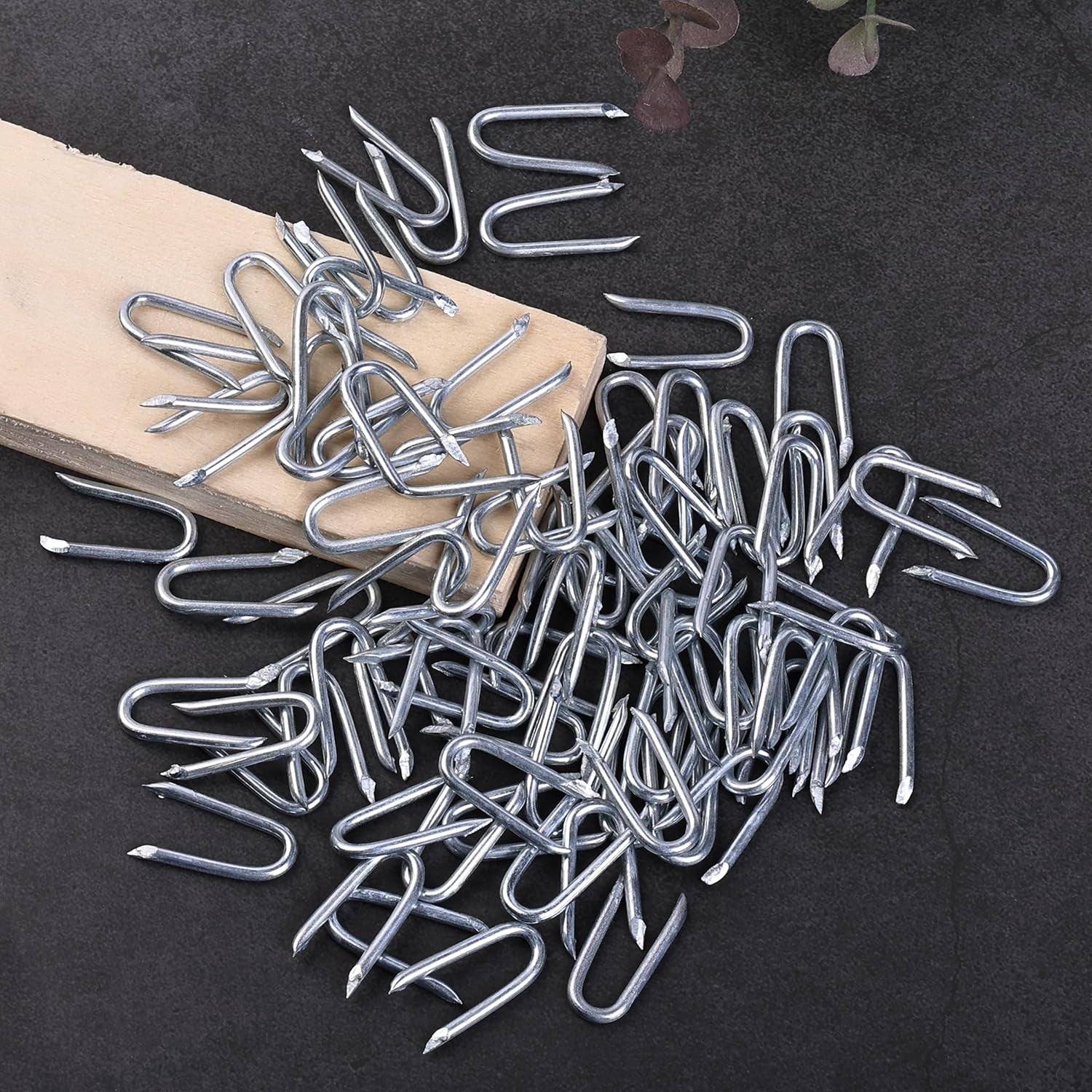 new Bates Choice Fence Staples, 200 pcs, 1" Galvanized Steel, Silver, U Silver BATES CHOICE - KOEEK