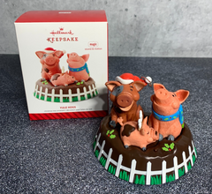 - Hallmark Christmas Ornament YULE HOGS Pigs 2014 Magic Sound & Motion Decor HALLMARK - KOEEK