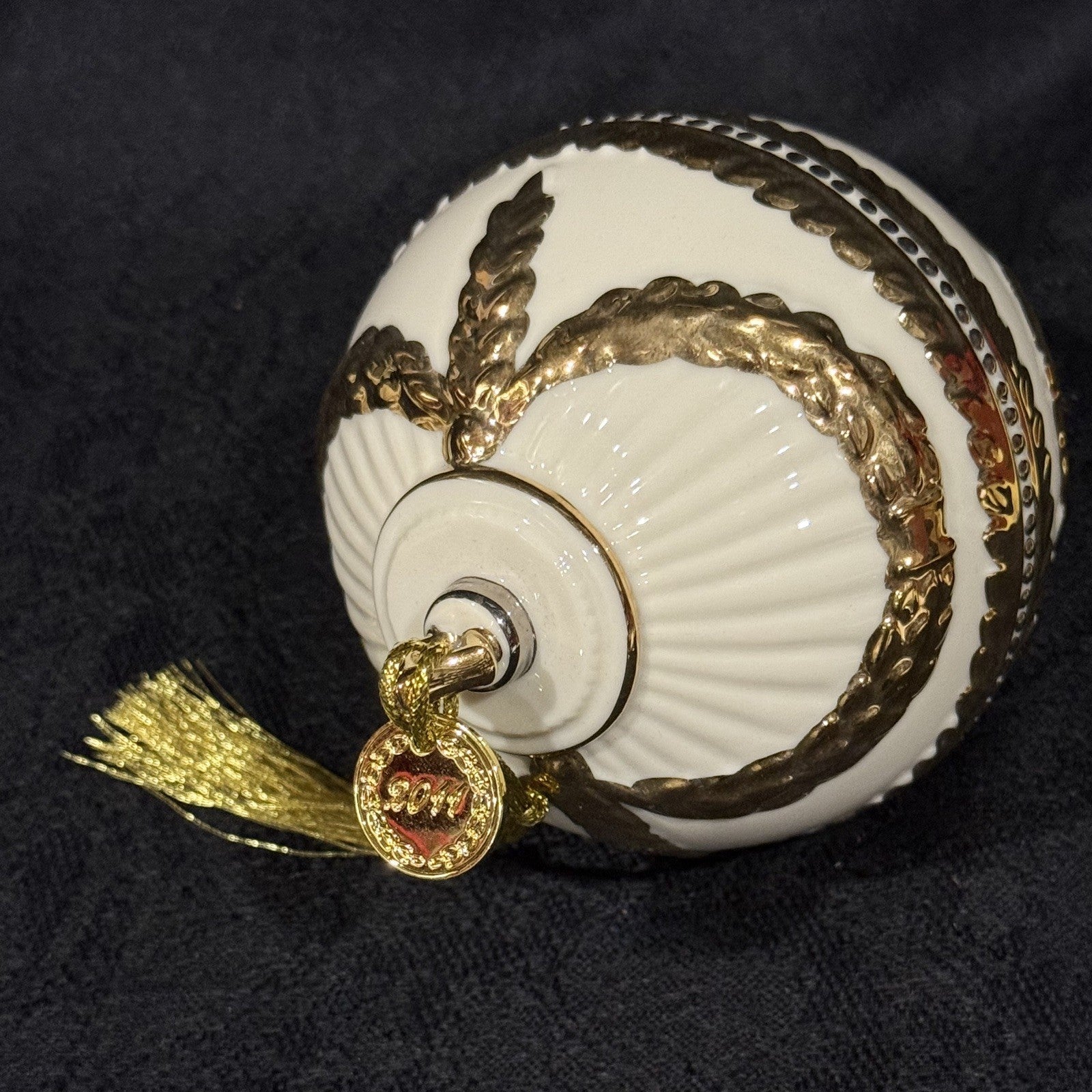 LENOX 2011 Annual Christmas Holiday Ball Ornament Porcelain Gold Garland MINT LENOX - KOEEK