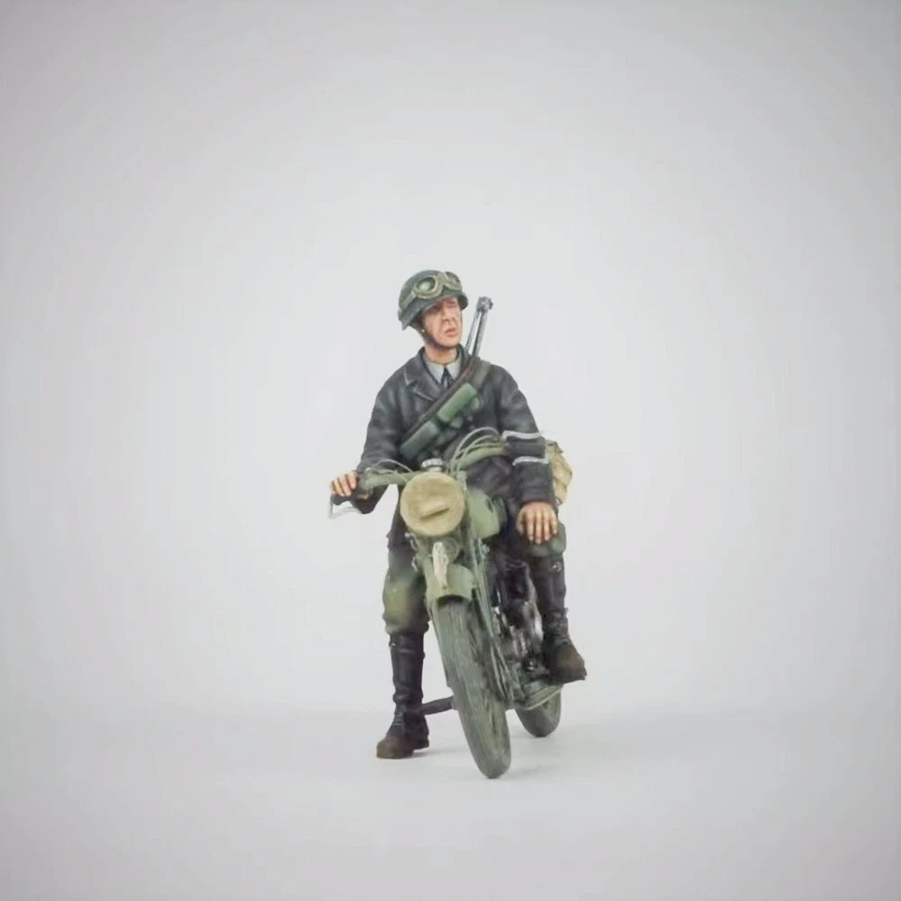1:35 resin figure model 1 Italian motorcycle rider (No motorcycle) Unassembled 07FC0E-D4 - KOEEK