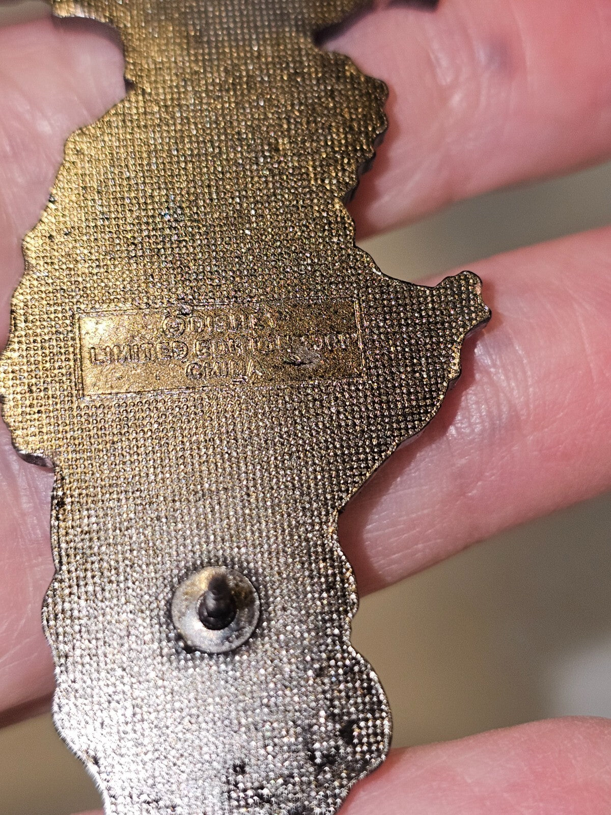 Disney Christmas Characters Decorating Tree puzzle pin DISNEY - KOEEK