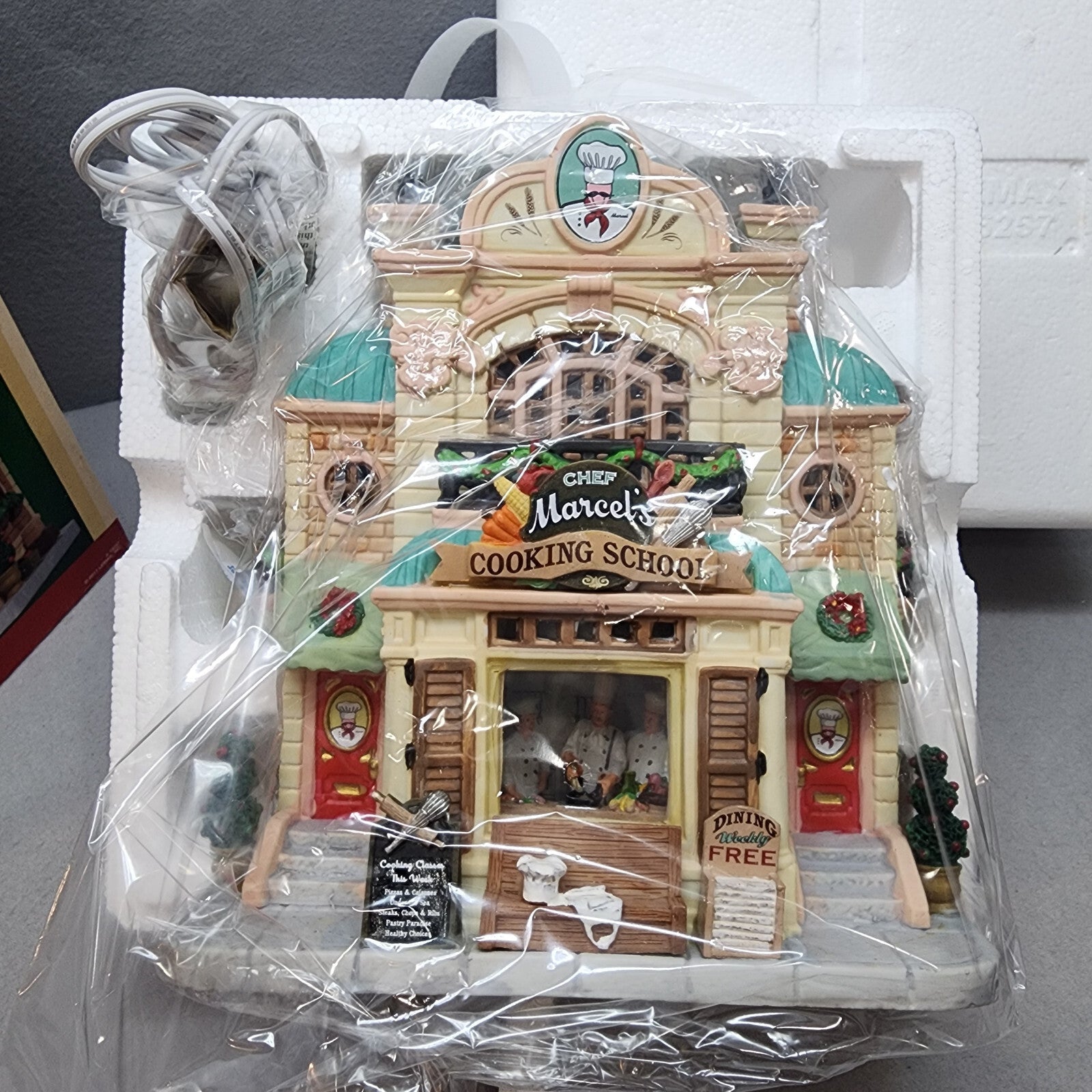 Lemax Caddington Village Chef Marcel’s Cooking School Lighted Building 15287 NIB LEMAX - KOEEK