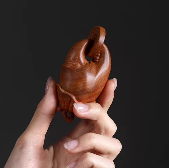 Hand-Held Money-Themed Crab Claw Decorative Item,  Charm Wood Carving 07FC0E-D4 - KOEEK