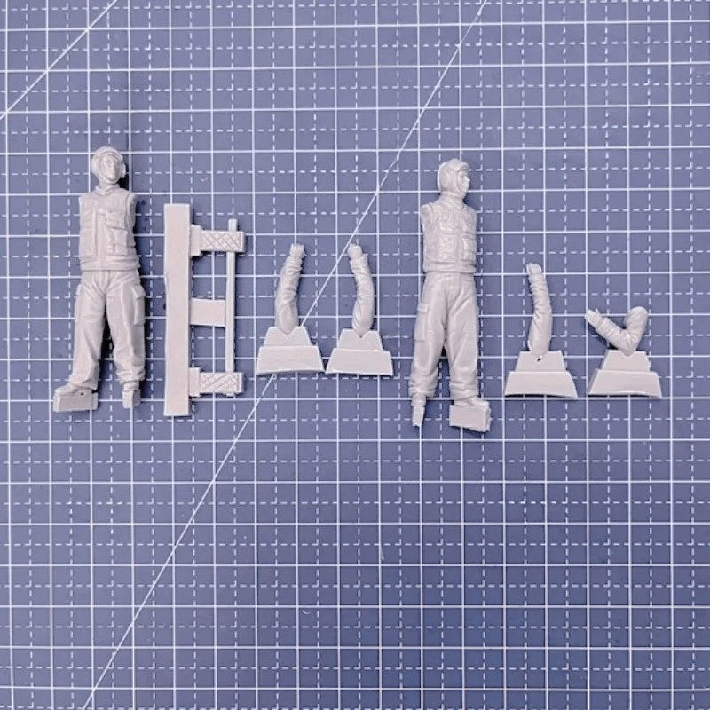 1/32 Resin Model Kit Aircraft Carrier Deck Crew 2 Figures Unassembled Unpainted 07FC0E-D4 - KOEEK