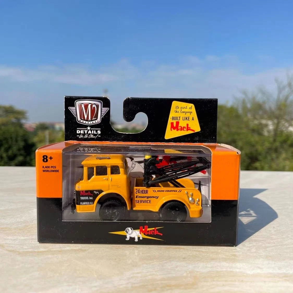 Mack 1:64 Diecast American Truck Model w/ Display Base & Box, Collectible Gift 07FC0E-D4 - KOEEK