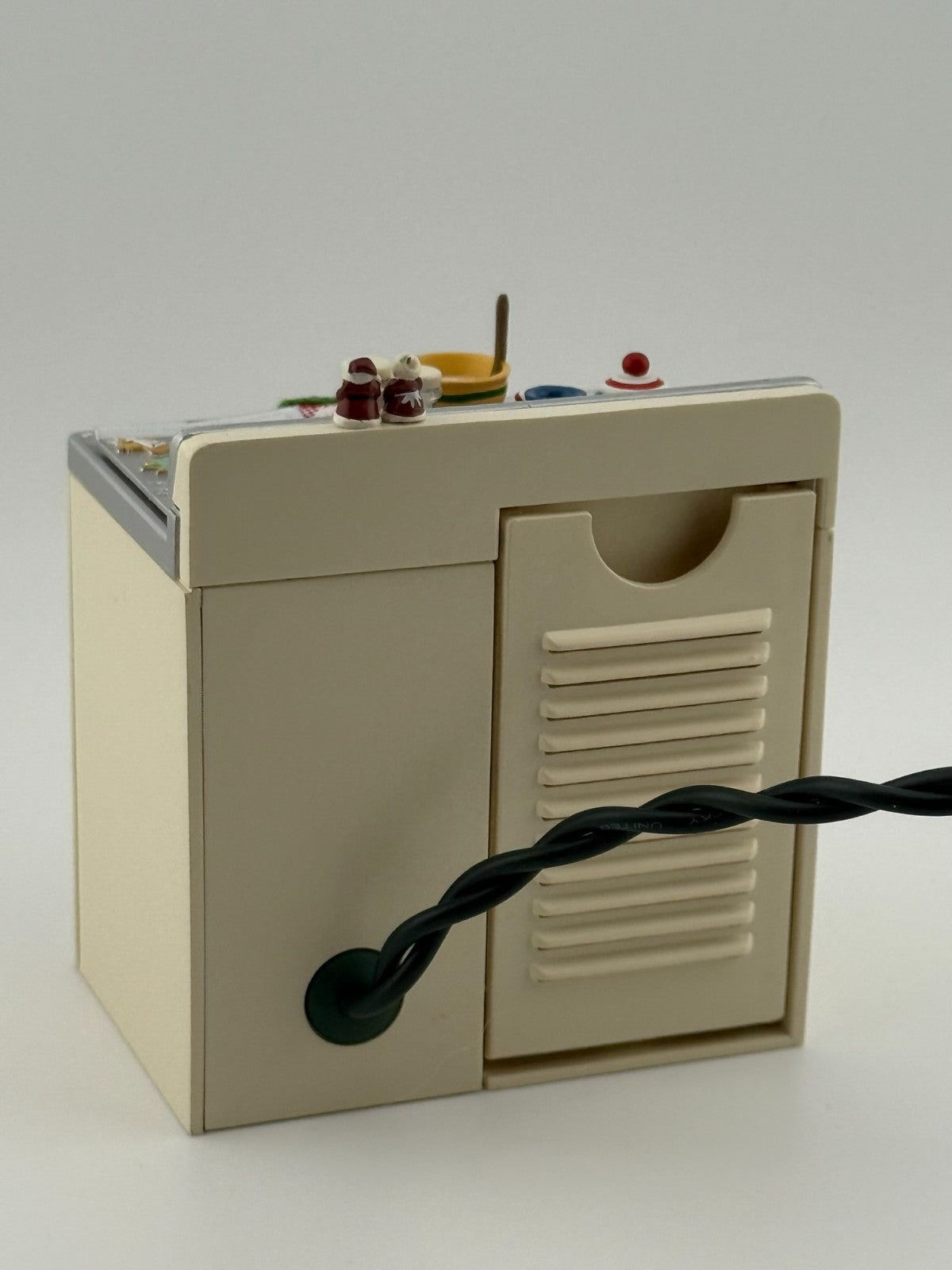 2004 Hallmark Magic Ornament "Christmas Cookies Stove Oven" Light and Fragrance HALLMARK - KOEEK