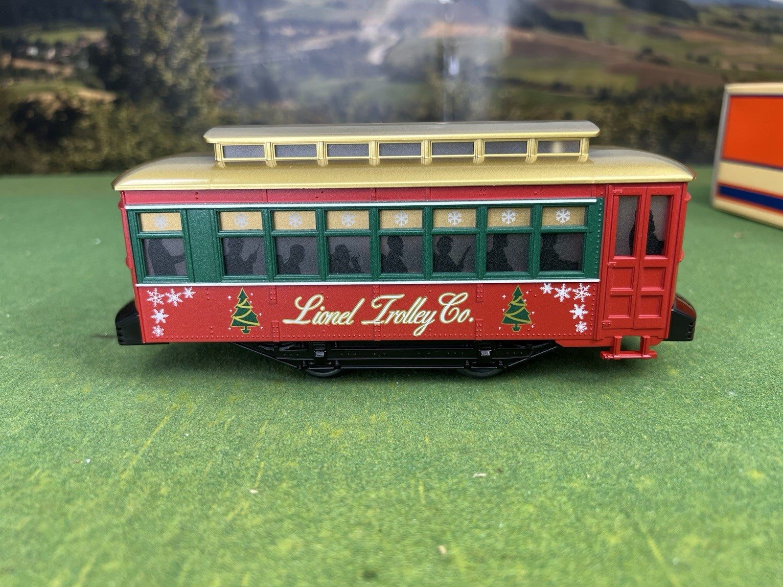 LIONEL 6-28418 CHRISTMAS TROLLEY, O GAUGE, INTERIOR LIGHTING, LIONEL - KOEEK