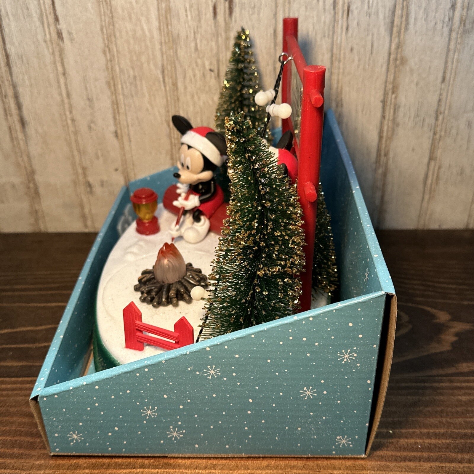 !  Disney Christmas Mickey & Minnie Mouse Animated Lighted Campfire Musical DISNEY - KOEEK