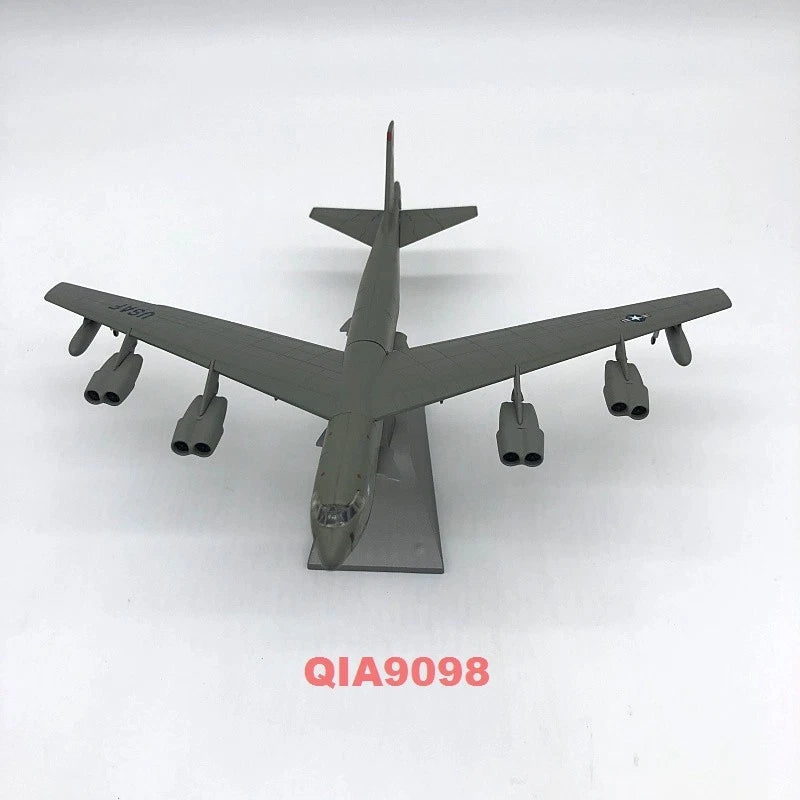 1/200 Scale US Boeing B-52 Strategic Bomber Aircraft Metal + Plastic Model 07FC0E-D4 - KOEEK