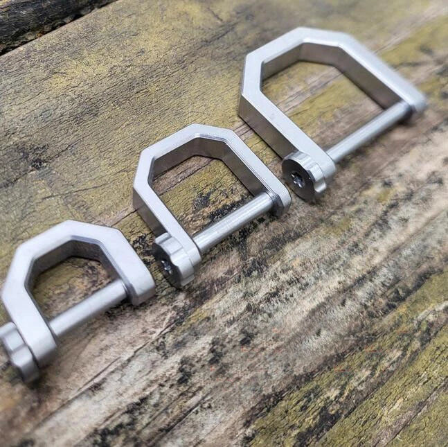 Creative Titanium Alloy Horseshoe Buckle D Type Buckle Keychain EDC Multi Tools 07FC0E-D4 - KOEEK
