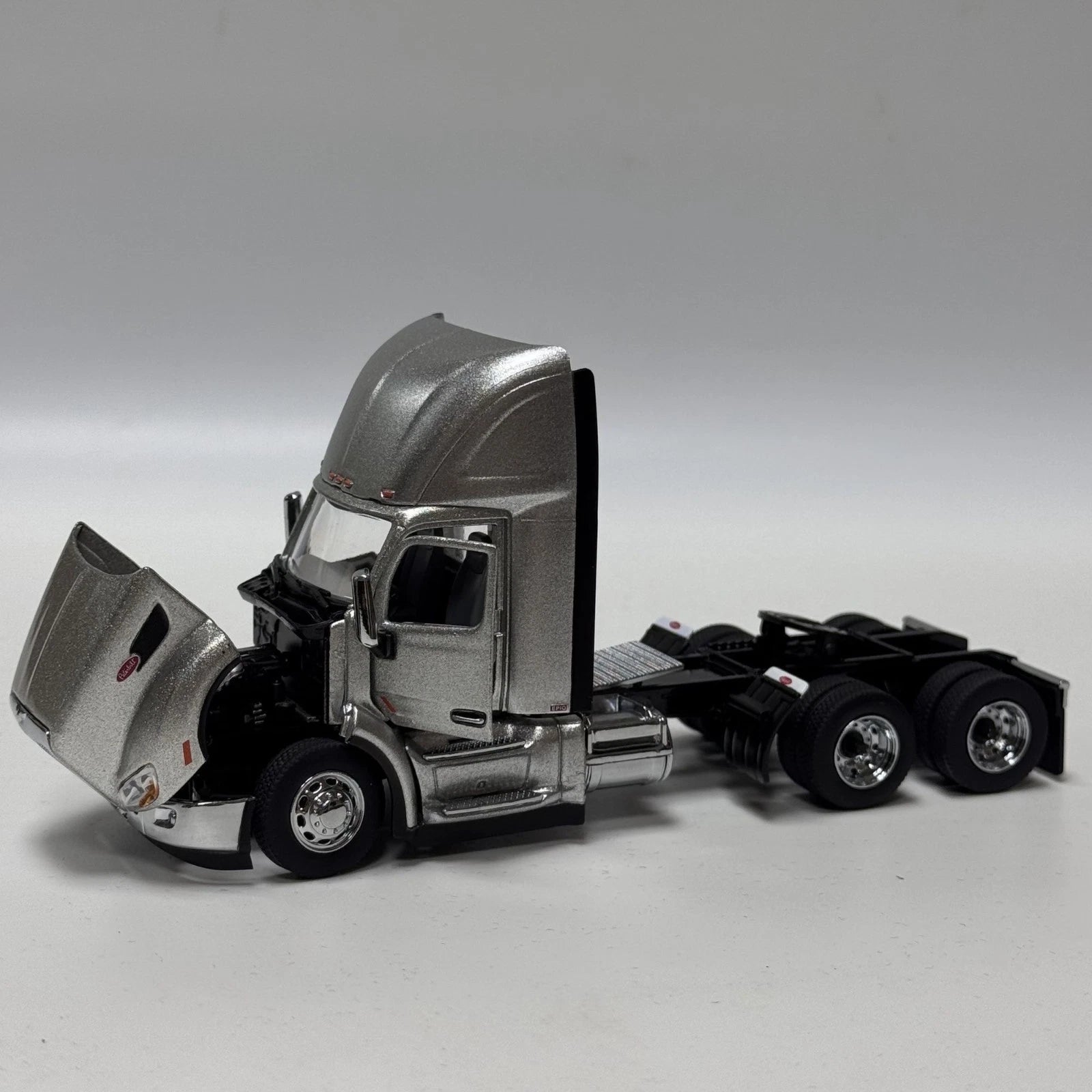 1/50 Peterbilt 579 Truck Alloy Model, Doors & Hood Open, Minor Flaw Display 07FC0E-D4 - KOEEK