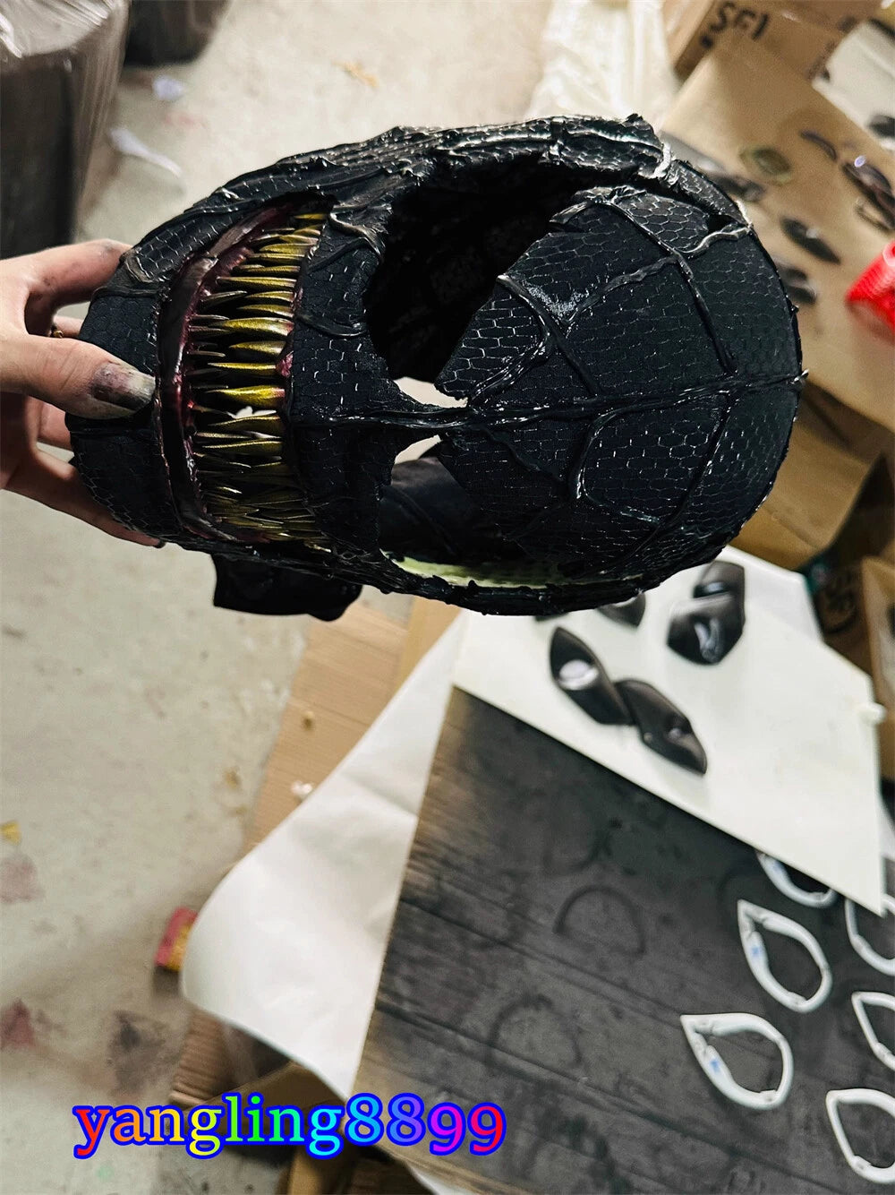 Venom Spiderman Cosplay Mask Prop 1:1 Full 3D Texture Ver Black Chin Movable 07FC0E-D4 - KOEEK