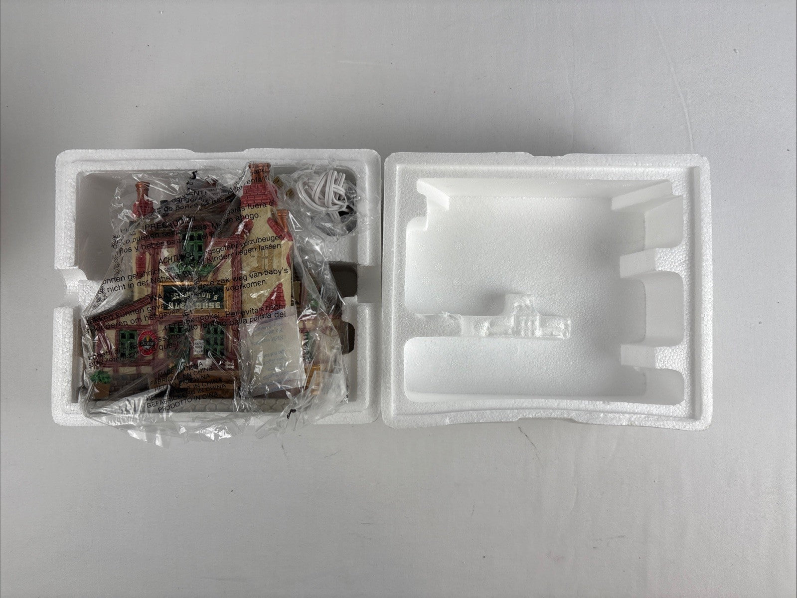 Lemax 2017 Hamiltons Ale House #75250 Christmas Village  With Light LEMAX - KOEEK