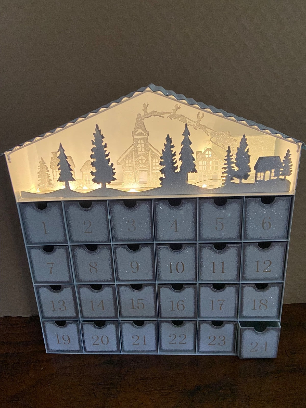 Advent Calendar 24 Doors Costco Metal w/ Lighted  Christmas Scene NIB COSTCO - KOEEK