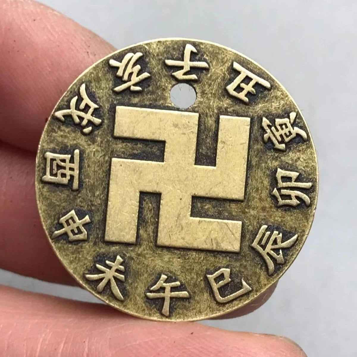 Retro China Old Copper Swastika Coin Eight Trigrams Pendant Amulet  Coin 07FC0E-D4 - KOEEK