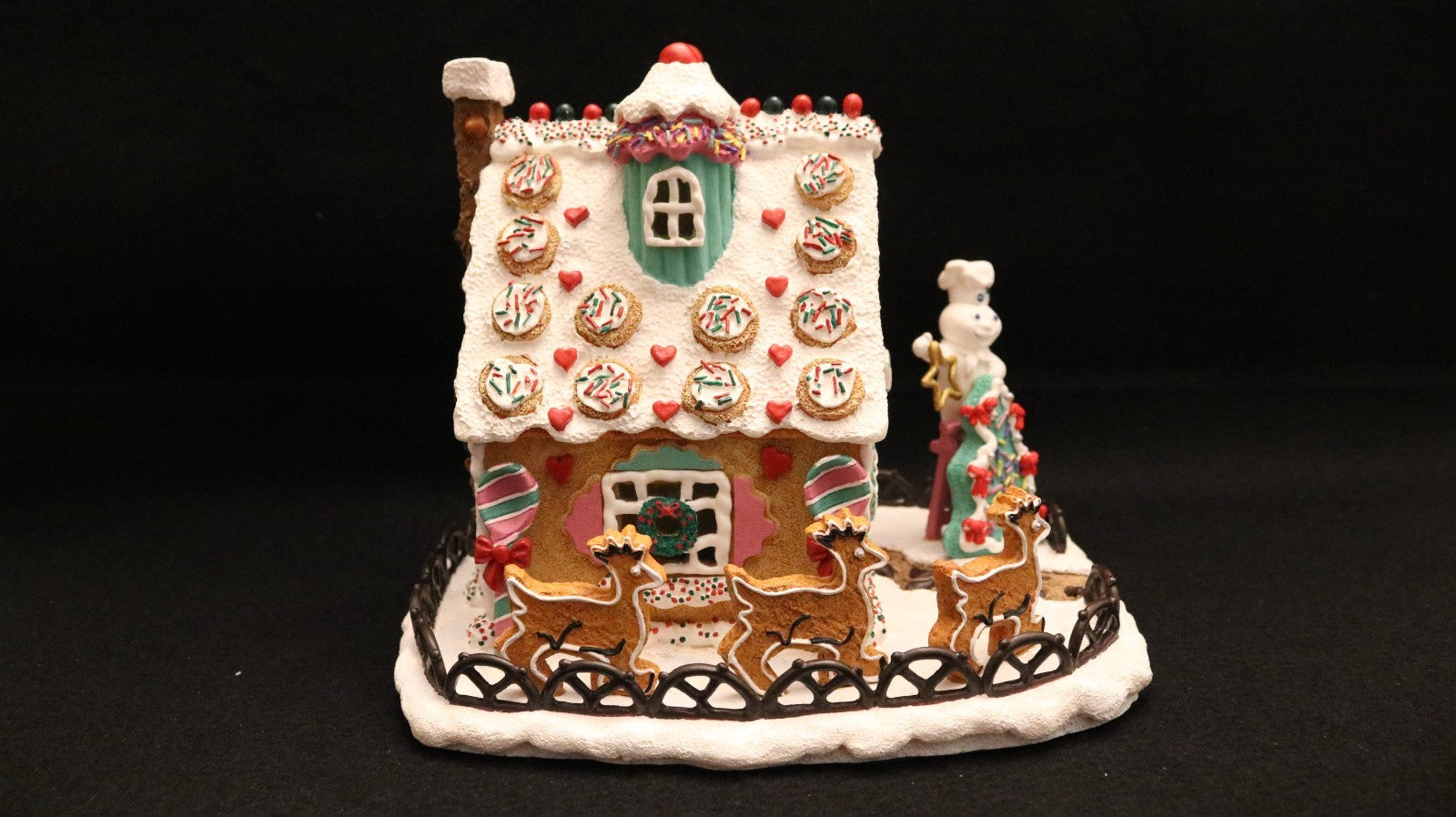 Danbury Mint Pillsbury Doughboy Christmas Cottage 1998 with Light Kit DANBURY MINT - KOEEK